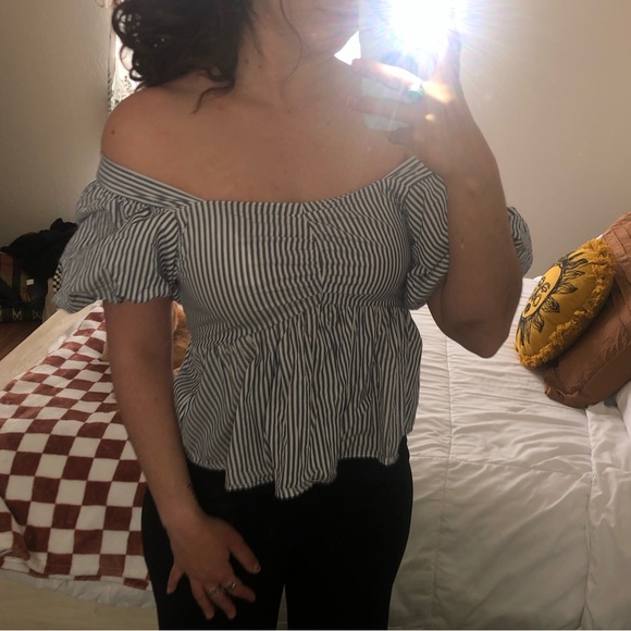 OLD NAVY - Puff Sleeve Babydoll Top - Picture 4 of 6